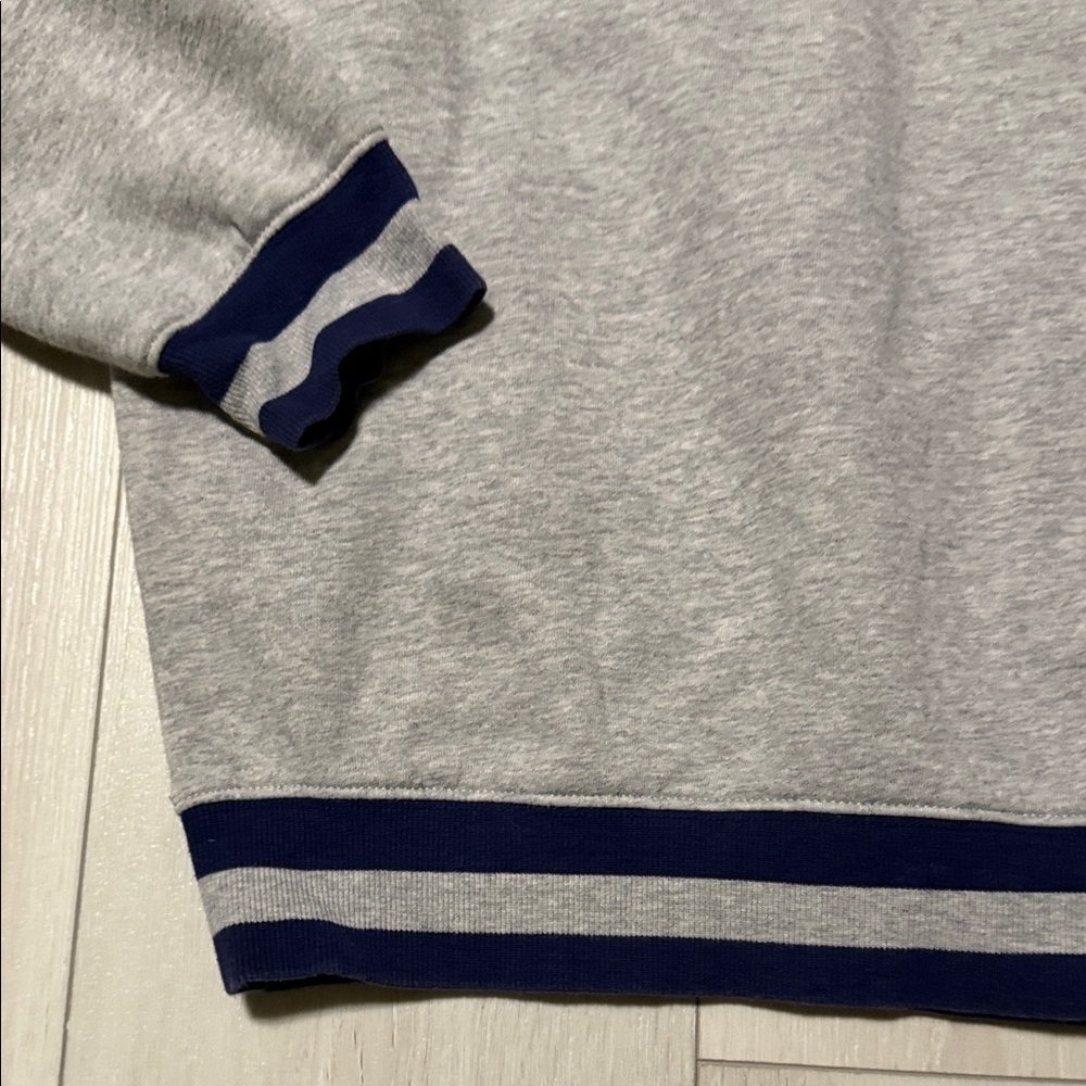 H & M Kid’s Yale University Grey V-Neck Pullover Sweater with Navy Trim - Picture 3 of 10